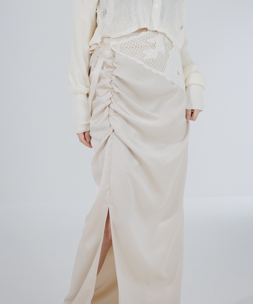 SENEE(セニー)の「satin drape long skirt(サテンドレープロングスカート)(スカート・レディース・アイボリー/ブラック・MEDIUM/SMALL)」の13枚目の写真