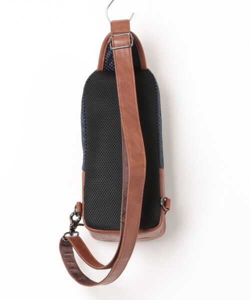 UNION STATION（ユニオンステーション）の「イチマツ柄ボディバッグ（ボディバッグ/ウエストポーチ・メンズ・ブラック×グレー/ネイビー/ブラック×ブラック・FREE）」の4枚目の写真