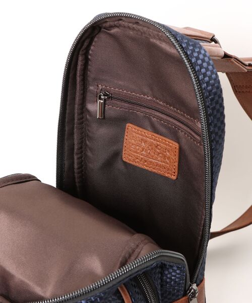UNION STATION（ユニオンステーション）の「イチマツ柄ボディバッグ（ボディバッグ/ウエストポーチ・メンズ・ブラック×グレー/ネイビー/ブラック×ブラック・FREE）」の6枚目の写真