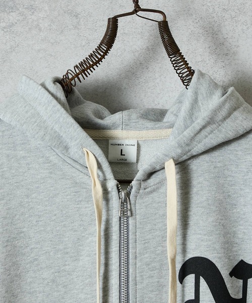 NUMBER (N)INE（ナンバーナイン）の「NUMBER NINERS BACK PRINTED FULL ZIP SWEAT HOODIE / ナンバーナイナーズ バックプリント ジップパーカー（パーカー・メンズ・トップグレー/ブラック・XL/L/M）」の8枚目の写真