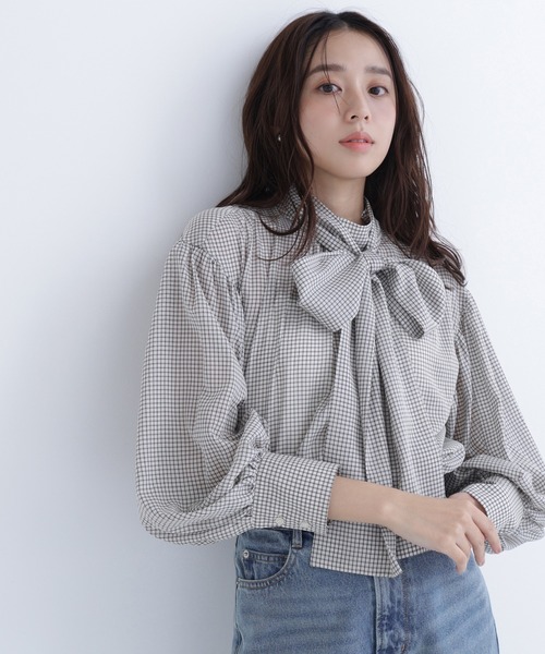 NATURAL BEAUTY BASIC（ナチュラルビューティーベーシック）の「◇ミニチェック2wayボウタイブラウス（シャツ/ブラウス・レディース・ホワイト系その他/ブルー系その他/ホワイト系その他2・SMALL/MEDIUM）」の2枚目の写真