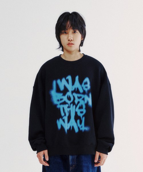 ISTKUNST(イストクンスト)の「BORN THIS WAY SWEATSHIRTS_BLACK(IK2EFMM444A)(スウェット・レディース・ブラック・M/L/S)」の2枚目の写真