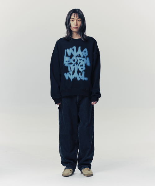 ISTKUNST(イストクンスト)の「BORN THIS WAY SWEATSHIRTS_BLACK(IK2EFMM444A)(スウェット・レディース・ブラック・M/L/S)」の3枚目の写真