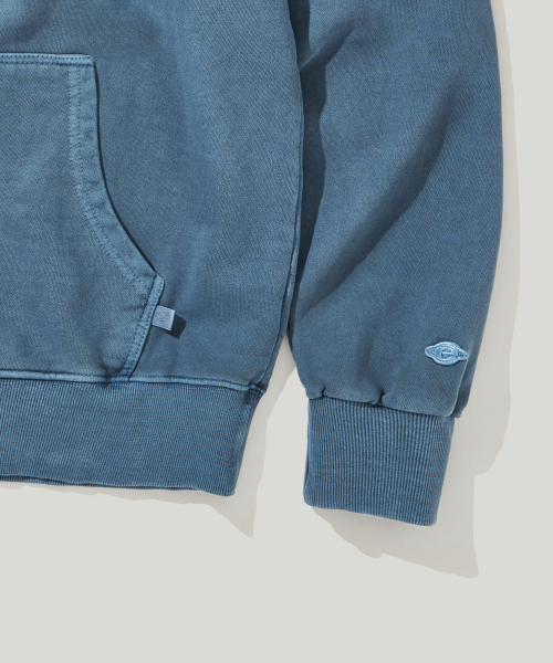 EASTGATE(イーストゲート)の「ピグメントコンパクトフードパーカー ペールブルー(パーカー・レディース・その他・LARGE/X-LARGE/SMALL/MEDIUM)」の4枚目の写真