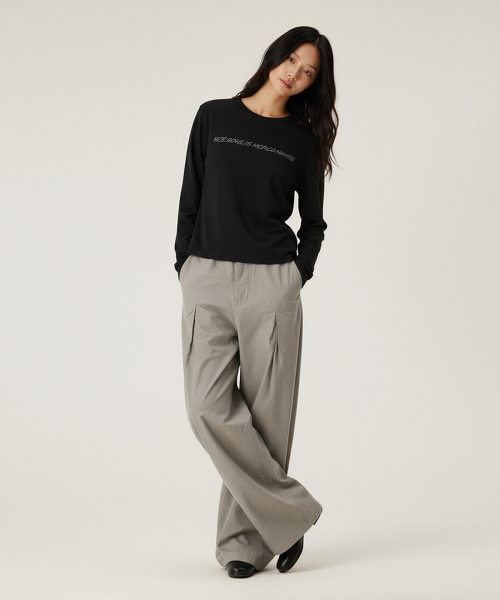 BUTTON SEOUL（ボタンソウル）の「[ウィメンズ] モーダルブレンドハンドライティングフォントセミクロップロングスリーブTシャツ(2 COLORS)（Tシャツ/カットソー・レディース・ブラック/ホワイト・SMALL/MEDIUM/LARGE）」の6枚目の写真