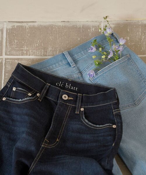 cle blatt(クレブラット)の「リラックスタックワイドデニム(デニムパンツ・レディース・ブルー/サックスブルー・SMALL/MEDIUM)」の14枚目の写真