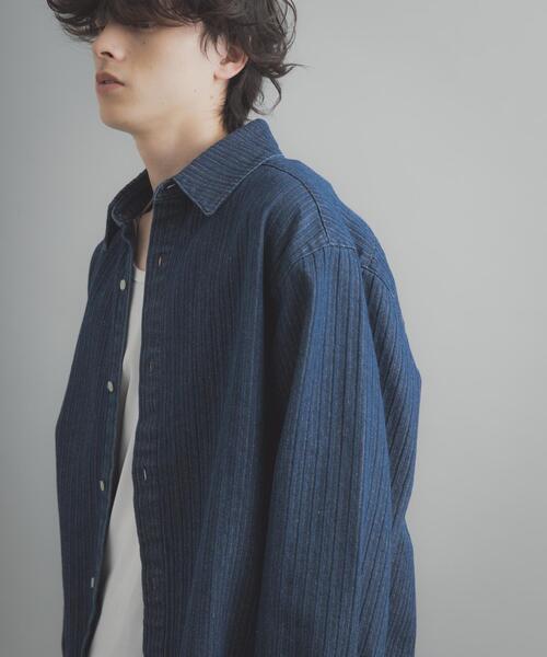 SENSE OF PLACE by URBAN RESEARCH(センスオブプレイスバイアーバンリサーチ)の「ジャガードデニムレギュラーカラーシャツ(シャツ/ブラウス・メンズ・ブラック/インディゴブルー・LARGE/MEDIUM)」の2枚目の写真