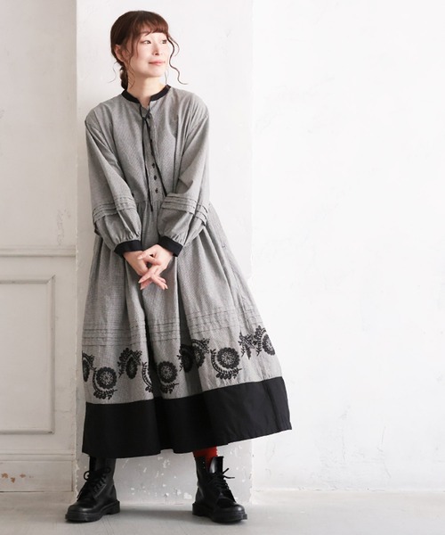 soulberry(ソウルベリー)の「裾に咲くワンピース(ワンピース・レディース・ブラック・M/L/LL/4L/5L)」の6枚目の写真