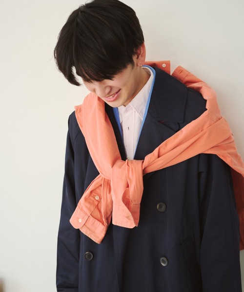 common gull products.(コモンガルプロダクツ)の「花の通り雨に吹かれるトレンチコート(トレンチコート・レディース・ネイビー/ベージュ系・SMALL/MEDIUM/LARGE)」の6枚目の写真