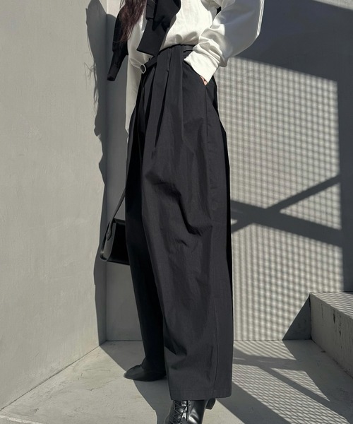 WILLFULLY(ウィルフリー)の「thick belt loop tuck wide PT(その他パンツ・レディース・モカ/ブラック・S/M)」の6枚目の写真