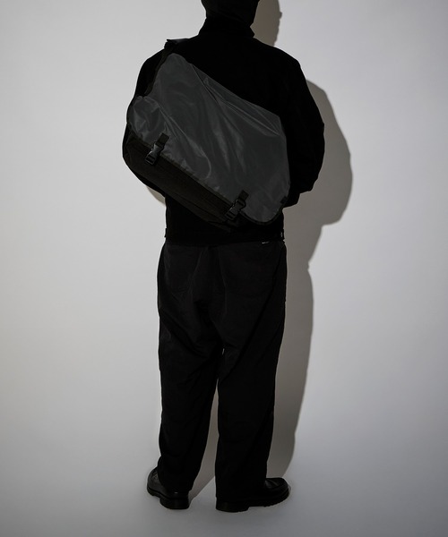 PACKING(パッキング)の「【PACKING】BLACK REFLECTIVE MESSENGER PA-058(メッセンジャーバッグ・メンズ・ブラック・FREE)」の4枚目の写真