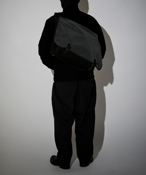 PACKING(パッキング)の「【PACKING】BLACK REFLECTIVE MESSENGER PA-058(メッセンジャーバッグ・メンズ・ブラック・FREE)」の5枚目の写真