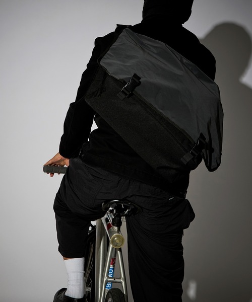 PACKING(パッキング)の「【PACKING】BLACK REFLECTIVE MESSENGER PA-058(メッセンジャーバッグ・メンズ・ブラック・FREE)」の6枚目の写真