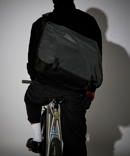 PACKING(パッキング)の「【PACKING】BLACK REFLECTIVE MESSENGER PA-058(メッセンジャーバッグ・メンズ・ブラック・FREE)」の7枚目の写真