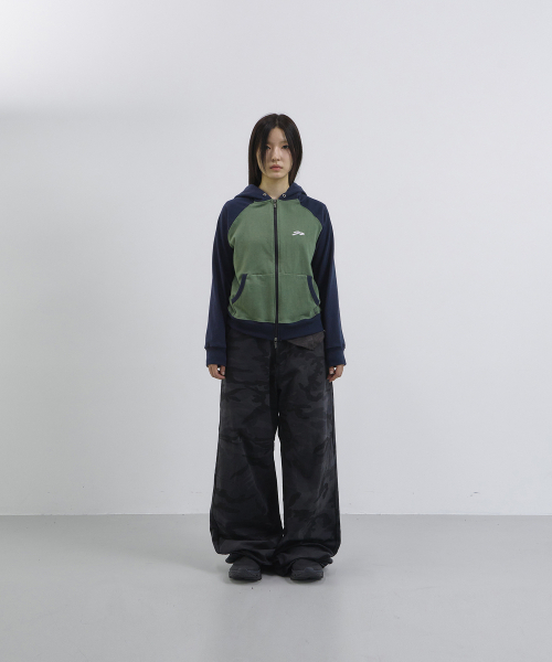TANSANMAGNESIUM(タンサン マグネシウム)の「リンガーフードジップアップ (カーキ/ネイビー)(パーカー・レディース・その他・MEDIUM/SMALL)」の2枚目の写真