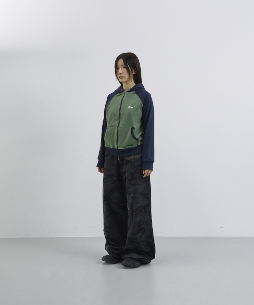 TANSANMAGNESIUM(タンサン マグネシウム)の「リンガーフードジップアップ (カーキ/ネイビー)(パーカー・レディース・その他・MEDIUM/SMALL)」の3枚目の写真
