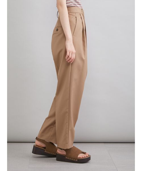 Mila Owen(ミラオーウェン)の「2タックテーパードパンツ(その他パンツ・レディース・キャメル/ブルー/ブラック・0/1)」の9枚目の写真