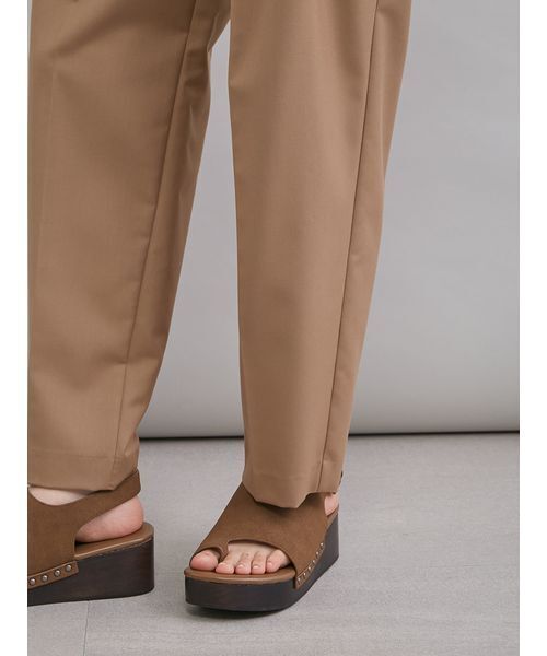 Mila Owen(ミラオーウェン)の「2タックテーパードパンツ(その他パンツ・レディース・キャメル/ブルー/ブラック・0/1)」の14枚目の写真