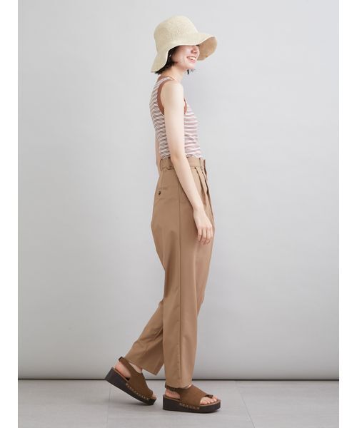 Mila Owen(ミラオーウェン)の「2タックテーパードパンツ(その他パンツ・レディース・キャメル/ブルー/ブラック・0/1)」の19枚目の写真