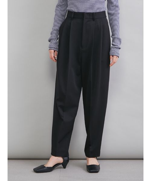 Mila Owen(ミラオーウェン)の「2タックテーパードパンツ(その他パンツ・レディース・キャメル/ブルー/ブラック・0/1)」の22枚目の写真