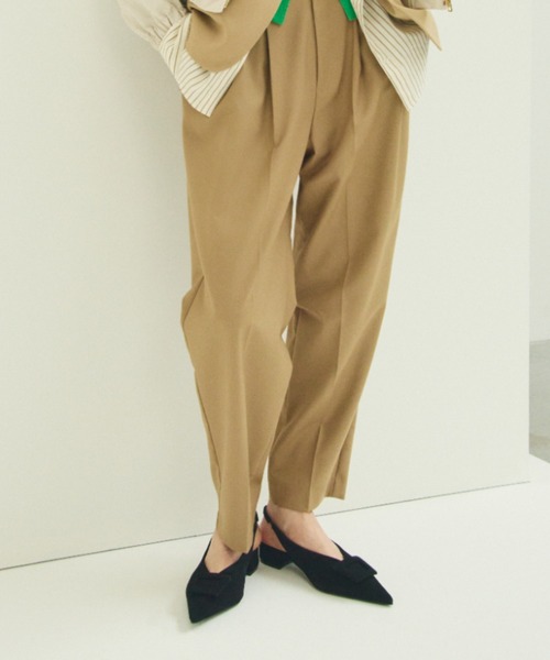 Mila Owen(ミラオーウェン)の「2タックテーパードパンツ(その他パンツ・レディース・キャメル/ブルー/ブラック・0/1)」の3枚目の写真