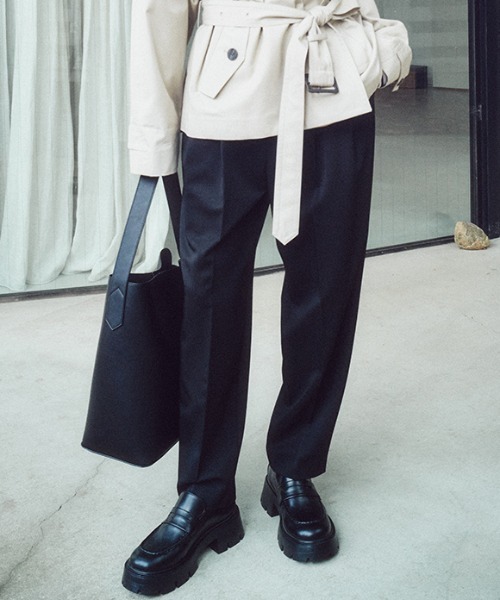 Mila Owen(ミラオーウェン)の「2タックテーパードパンツ(その他パンツ・レディース・キャメル/ブルー/ブラック・0/1)」の1枚目の写真