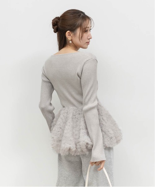 RANDA（ランダ）の「デザインチュールペプラムリブニット（ニット/セーター・レディース・グレー/ピンク/アイボリー・FREE）」の4枚目の写真