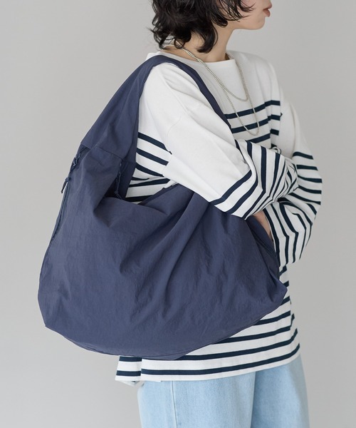 &MARKS(アンドマークス)の「N28【大容量・ポケット多数】ナイロンワンショルダーバッグ(ショルダーバッグ・レディース・ブラック/イエロー/ネイビー/ベージュ/レッド/ブラウン・FREE)」の4枚目の写真