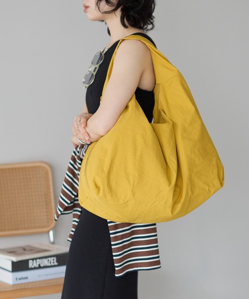 &MARKS(アンドマークス)の「N28【大容量・ポケット多数】ナイロンワンショルダーバッグ(ショルダーバッグ・レディース・ブラック/イエロー/ネイビー/ベージュ/レッド/ブラウン・FREE)」の5枚目の写真