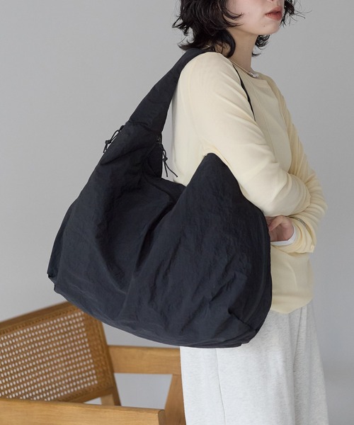 &MARKS(アンドマークス)の「N28【大容量・ポケット多数】ナイロンワンショルダーバッグ(ショルダーバッグ・レディース・ブラック/イエロー/ネイビー/ベージュ/レッド/ブラウン・FREE)」の1枚目の写真
