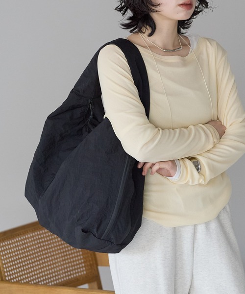 &MARKS(アンドマークス)の「N28【大容量・ポケット多数】ナイロンワンショルダーバッグ(ショルダーバッグ・レディース・ブラック/イエロー/ネイビー/ベージュ/レッド/ブラウン・FREE)」の7枚目の写真