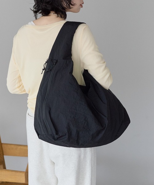 &MARKS(アンドマークス)の「N28【大容量・ポケット多数】ナイロンワンショルダーバッグ(ショルダーバッグ・レディース・ブラック/イエロー/ネイビー/ベージュ/レッド/ブラウン・FREE)」の8枚目の写真