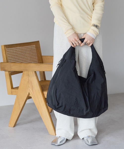 &MARKS(アンドマークス)の「N28【大容量・ポケット多数】ナイロンワンショルダーバッグ(ショルダーバッグ・レディース・ブラック/イエロー/ネイビー/ベージュ/レッド/ブラウン・FREE)」の10枚目の写真