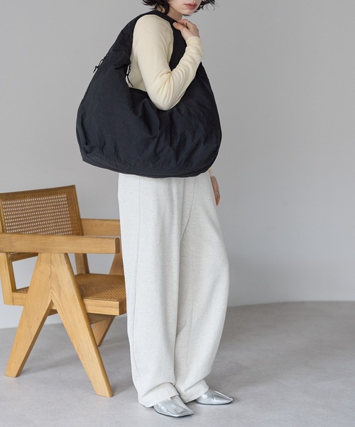 &MARKS(アンドマークス)の「N28【大容量・ポケット多数】ナイロンワンショルダーバッグ(ショルダーバッグ・レディース・ブラック/イエロー/ネイビー/ベージュ/レッド/ブラウン・FREE)」の12枚目の写真