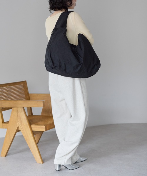 &MARKS(アンドマークス)の「N28【大容量・ポケット多数】ナイロンワンショルダーバッグ(ショルダーバッグ・レディース・ブラック/イエロー/ネイビー/ベージュ/レッド/ブラウン・FREE)」の14枚目の写真