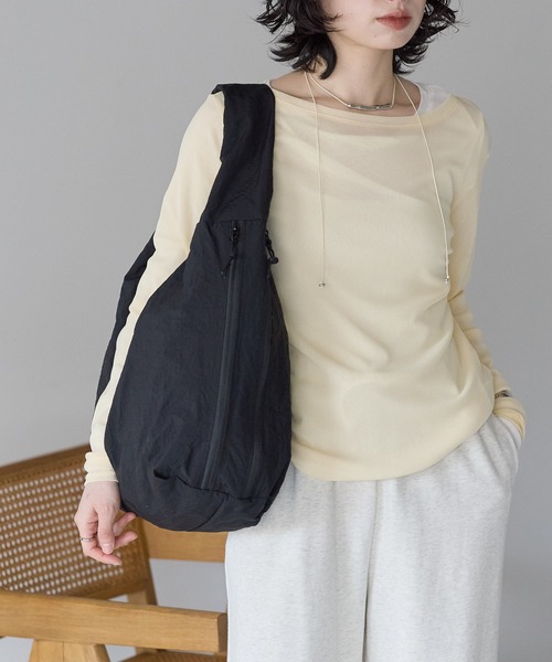 &MARKS(アンドマークス)の「N28【大容量・ポケット多数】ナイロンワンショルダーバッグ(ショルダーバッグ・レディース・ブラック/イエロー/ネイビー/ベージュ/レッド/ブラウン・FREE)」の9枚目の写真