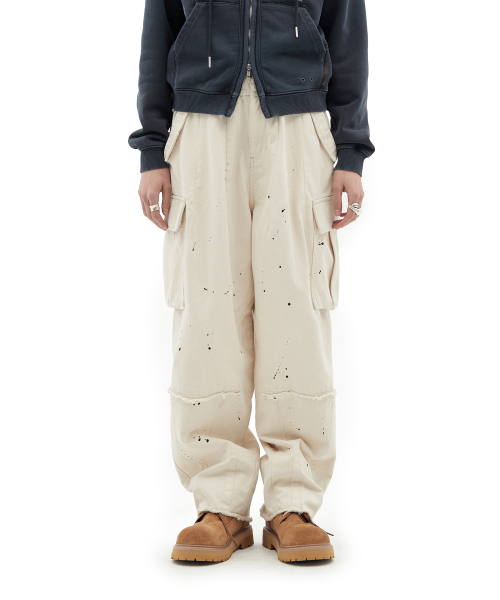 DEFGARMENTS（デフグラメンツ）の「LAYERED CARGO PANTS [IVORY]（その他パンツ・レディース・その他・SMALL/MEDIUM/LARGE/X-SMALL）」の2枚目の写真