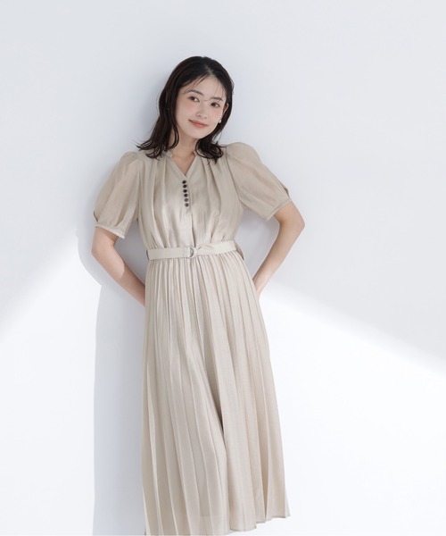 NATURAL BEAUTY BASIC（ナチュラルビューティーベーシック）の「フロントボタンプリーツワンピース（ワンピース・レディース・ライトグリーン/チャコールグレー/ベージュ・SMALL/MEDIUM）」の2枚目の写真
