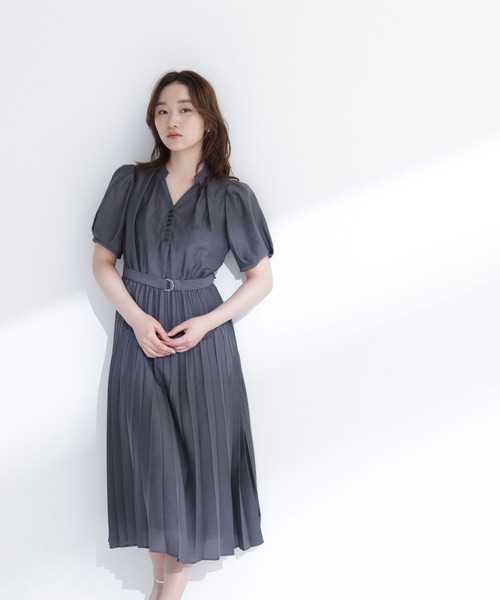 NATURAL BEAUTY BASIC（ナチュラルビューティーベーシック）の「フロントボタンプリーツワンピース（ワンピース・レディース・ライトグリーン/チャコールグレー/ベージュ・SMALL/MEDIUM）」の4枚目の写真