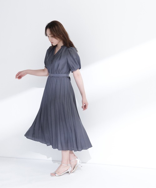 NATURAL BEAUTY BASIC（ナチュラルビューティーベーシック）の「フロントボタンプリーツワンピース（ワンピース・レディース・ライトグリーン/チャコールグレー/ベージュ・SMALL/MEDIUM）」の5枚目の写真