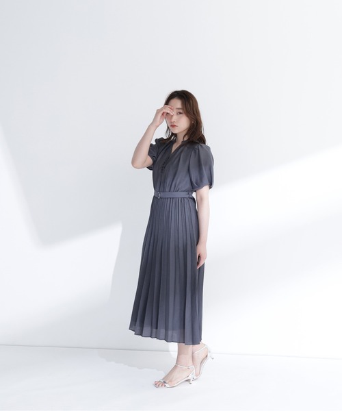 NATURAL BEAUTY BASIC（ナチュラルビューティーベーシック）の「フロントボタンプリーツワンピース（ワンピース・レディース・ライトグリーン/チャコールグレー/ベージュ・SMALL/MEDIUM）」の6枚目の写真
