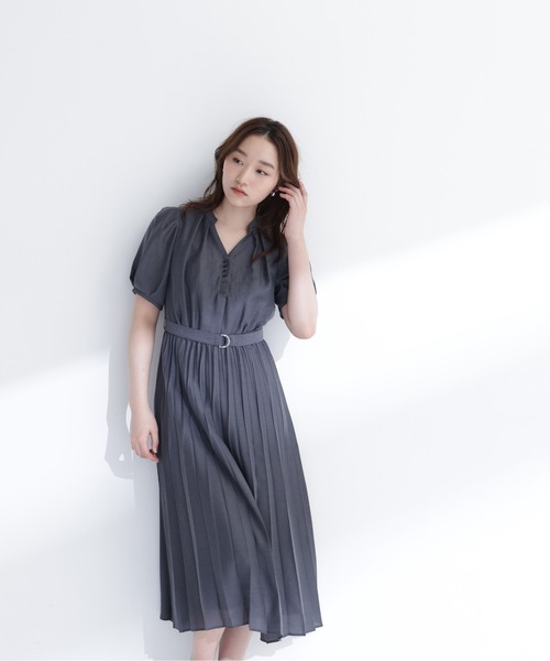 NATURAL BEAUTY BASIC（ナチュラルビューティーベーシック）の「フロントボタンプリーツワンピース（ワンピース・レディース・ライトグリーン/チャコールグレー/ベージュ・SMALL/MEDIUM）」の7枚目の写真