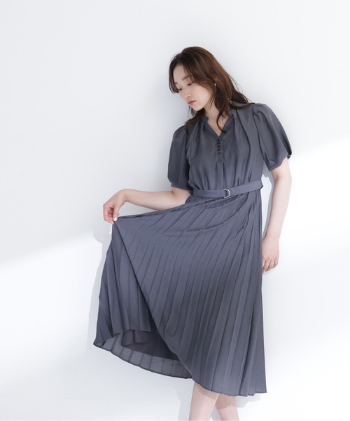NATURAL BEAUTY BASIC（ナチュラルビューティーベーシック）の「フロントボタンプリーツワンピース（ワンピース・レディース・ライトグリーン/チャコールグレー/ベージュ・SMALL/MEDIUM）」の9枚目の写真