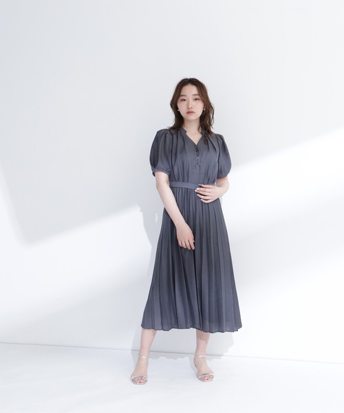 NATURAL BEAUTY BASIC（ナチュラルビューティーベーシック）の「フロントボタンプリーツワンピース（ワンピース・レディース・ライトグリーン/チャコールグレー/ベージュ・SMALL/MEDIUM）」の10枚目の写真
