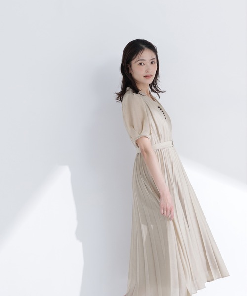 NATURAL BEAUTY BASIC（ナチュラルビューティーベーシック）の「フロントボタンプリーツワンピース（ワンピース・レディース・ライトグリーン/チャコールグレー/ベージュ・SMALL/MEDIUM）」の14枚目の写真