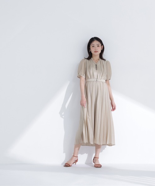 NATURAL BEAUTY BASIC（ナチュラルビューティーベーシック）の「フロントボタンプリーツワンピース（ワンピース・レディース・ライトグリーン/チャコールグレー/ベージュ・SMALL/MEDIUM）」の15枚目の写真