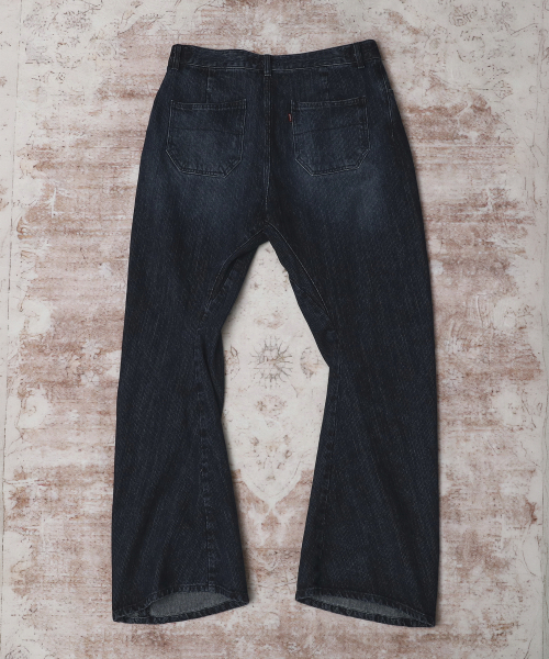 AREUBAN(アルバン)の「エンジニアードフレアカーブデニムパンツ_ウォッシュドブルー(デニムパンツ・メンズ・ダークインディゴブルー・2/3/4)」の3枚目の写真