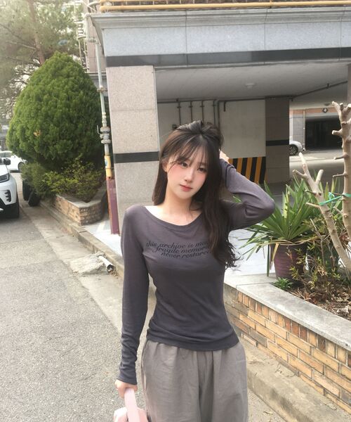 ALKI ALKA(アルキアルカ)の「Sheer Long Sleeve (Light Gray)(Tシャツ/カットソー・レディース・ライトグレー・MEDIUM/SMALL)」の10枚目の写真
