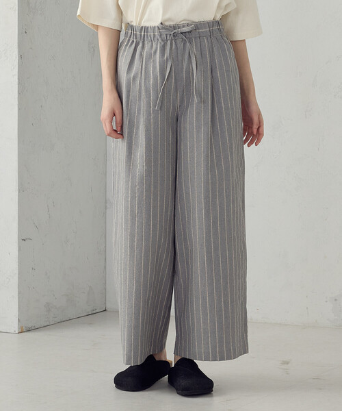 ONIGIRI（オニギリ）の「シャンブレー ワイドストライプパンツ（その他パンツ・レディース・オフホワイト/グレー/ベージュ・FREE）」の3枚目の写真