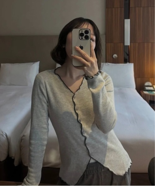 lawgy(ラウジー)の「bi color mellow tie cardigan / バイカラーメロウタイカーディガン(カーディガン/ボレロ・レディース・アイボリー/グレー・FREE)」の20枚目の写真